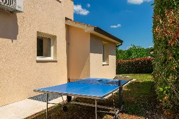 4-Bedroom Villa for up to 8 Guests in Tinjan