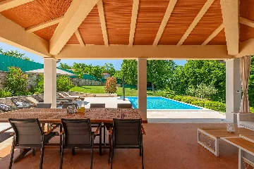 4-Bedroom Villa for up to 8 Guests in Tinjan