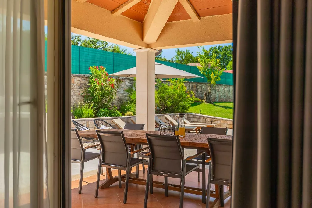 4-Bedroom Villa for up to 8 Guests in Tinjan