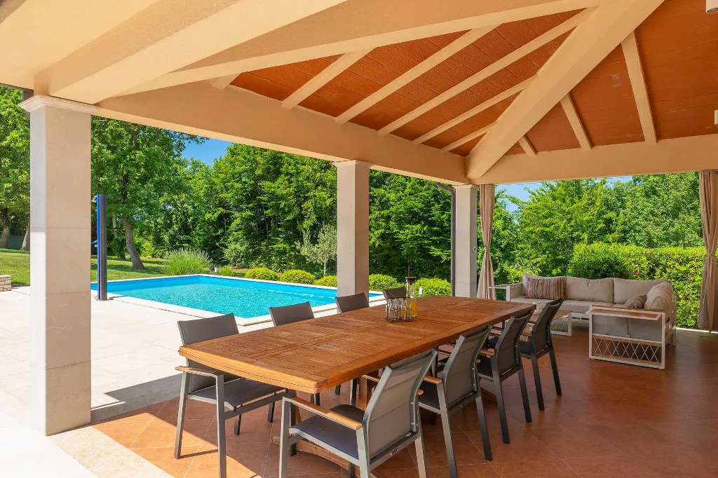 4-Bedroom Villa for up to 8 Guests in Tinjan