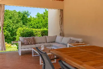 4-Bedroom Villa for up to 8 Guests in Tinjan
