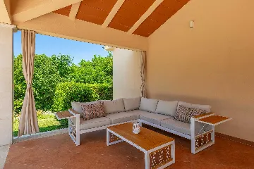 4-Bedroom Villa for up to 8 Guests in Tinjan