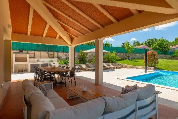 4-Bedroom Villa for up to 8 Guests in Tinjan