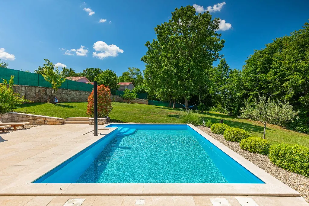 4-Bedroom Villa for up to 8 Guests in Tinjan