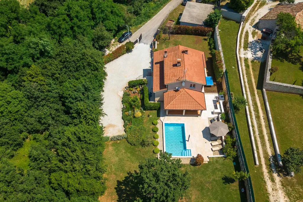 4-Bedroom Villa for up to 8 Guests in Tinjan