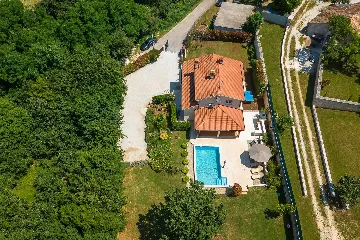 4-Bedroom Villa for up to 8 Guests in Tinjan