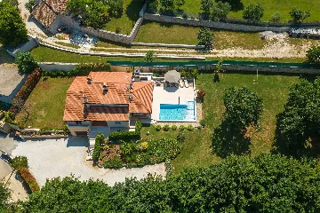 4-Bedroom Villa for up to 8 Guests in Tinjan