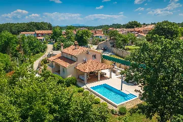 4-Bedroom Villa for up to 8 Guests in Tinjan