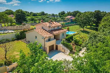 4-Bedroom Villa for up to 8 Guests in Tinjan