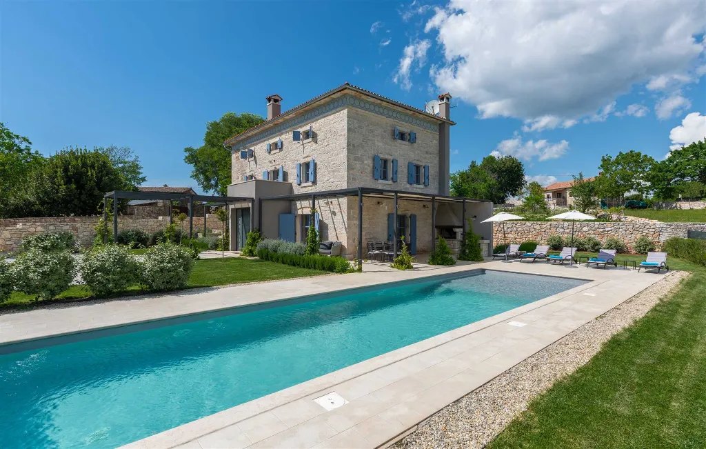 Renovated Stone Villa with Private Pool, Brečevići