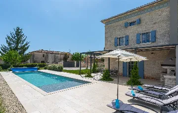 Renovated Stone Villa with Private Pool, Brečevići