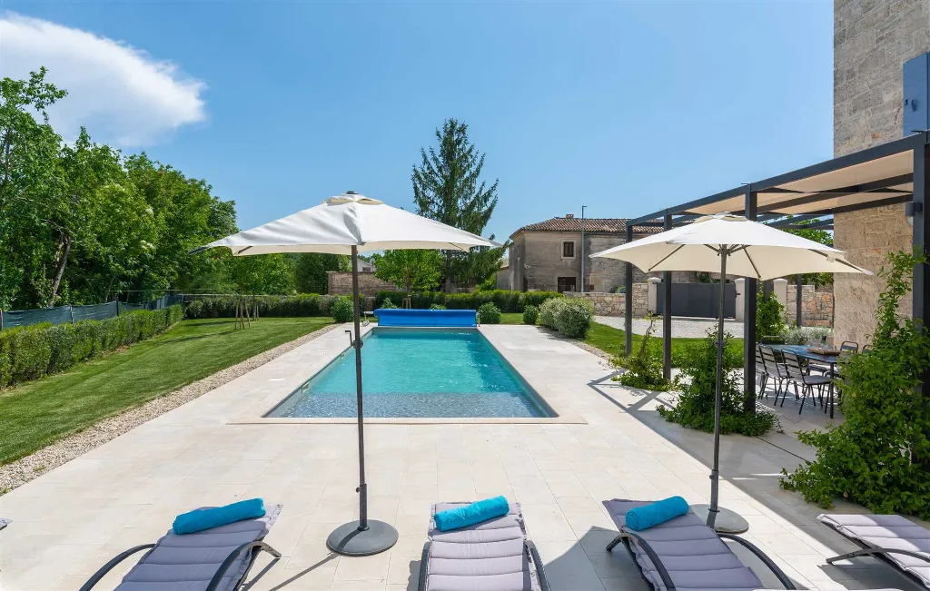 Renovated Stone Villa with Private Pool, Brečevići