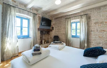 Renovated Stone Villa with Private Pool, Brečevići