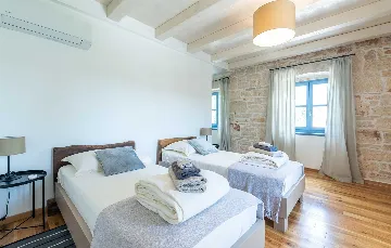 Renovated Stone Villa with Private Pool, Brečevići