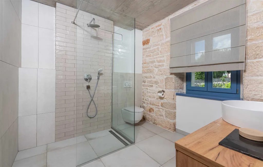 Renovated Stone Villa with Private Pool, Brečevići