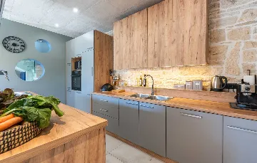 Renovated Stone Villa with Private Pool, Brečevići