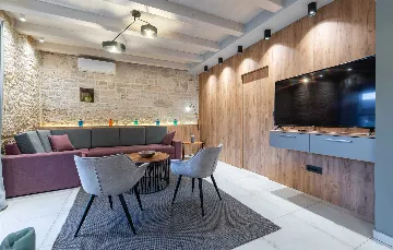 Renovated Stone Villa with Private Pool, Brečevići