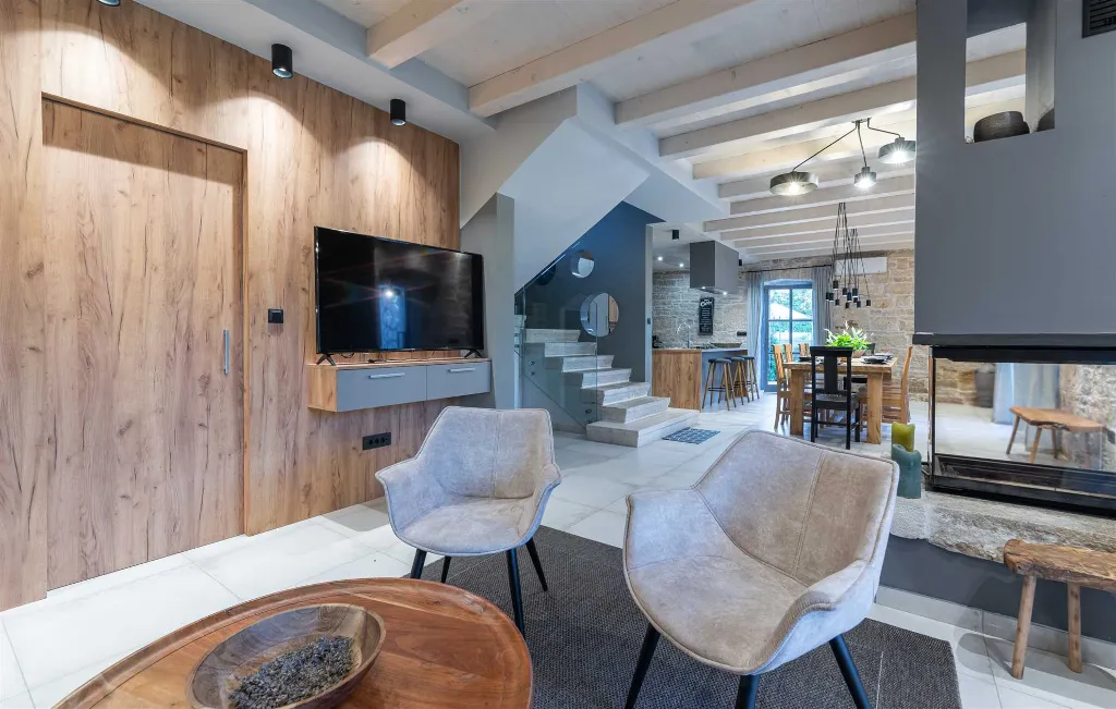 Renovated Stone Villa with Private Pool, Brečevići