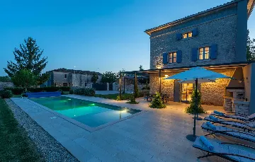 Renovated Stone Villa with Private Pool, Brečevići