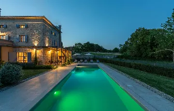 Renovated Stone Villa with Private Pool, Brečevići