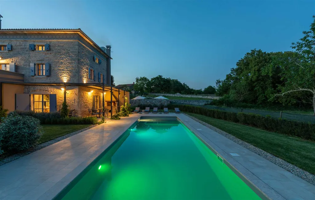Renovated Stone Villa with Private Pool, Brečevići