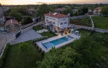 Renovated Stone Villa with Private Pool, Brečevići