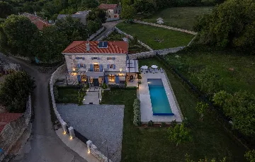 Renovated Stone Villa with Private Pool, Brečevići