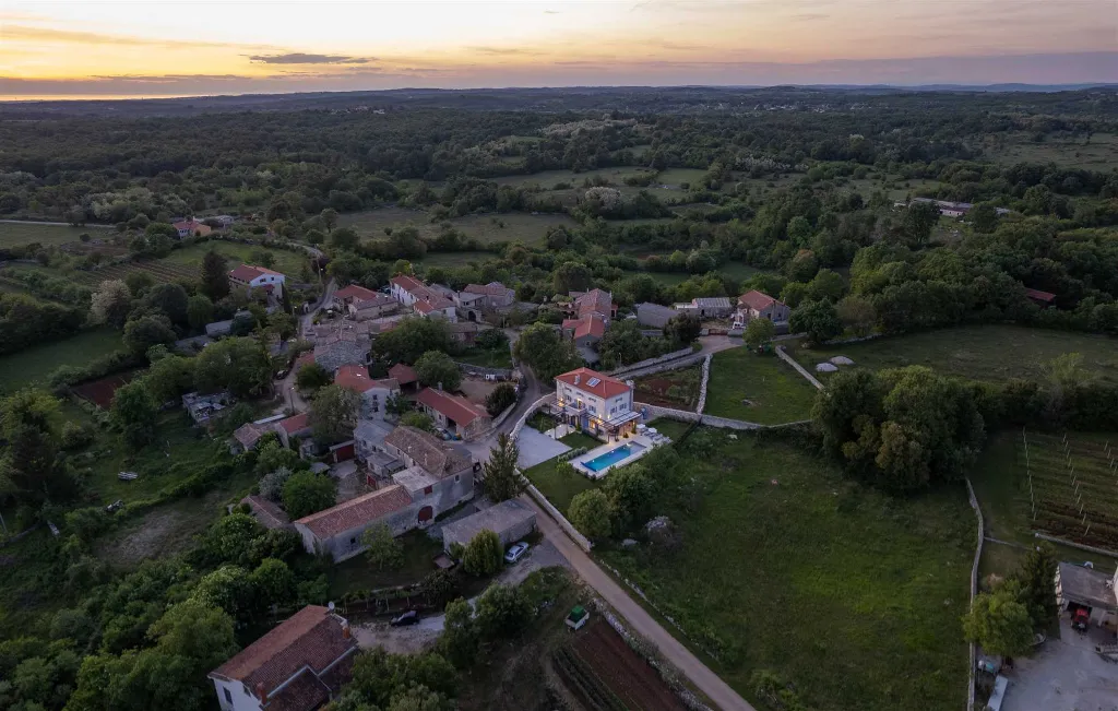 Renovated Stone Villa with Private Pool, Brečevići