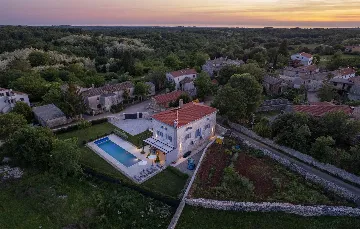 Renovated Stone Villa with Private Pool, Brečevići