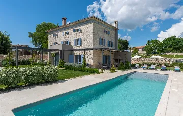 Renovated Stone Villa with Private Pool, Brečevići
