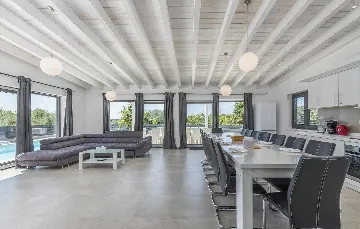 6-Bedroom Villa with Private Pool in Pomer