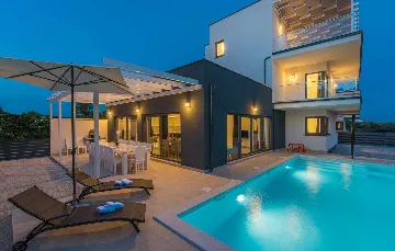 6-Bedroom Villa with Private Pool in Pomer