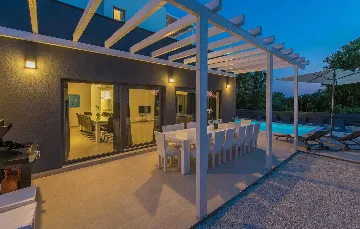 6-Bedroom Villa with Private Pool in Pomer