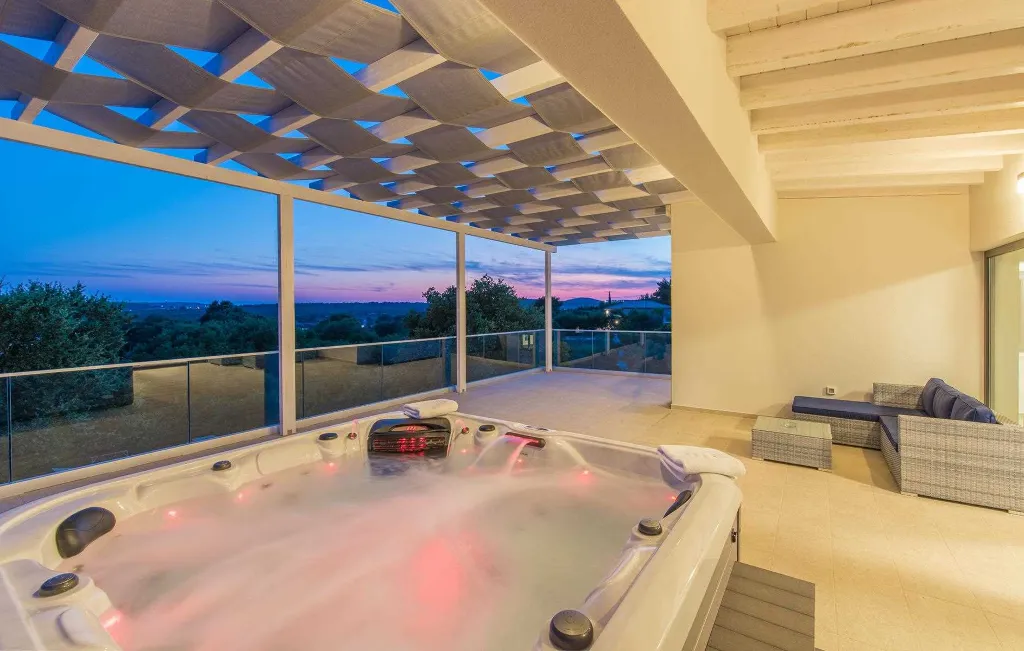 6-Bedroom Villa with Private Pool in Pomer