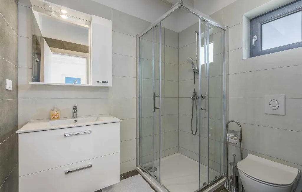 6-Bedroom Villa with Private Pool in Pomer