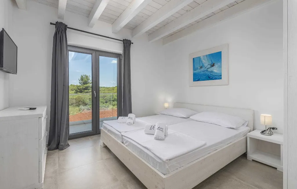 6-Bedroom Villa with Private Pool in Pomer