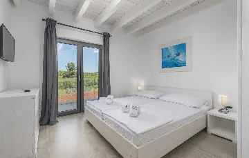 6-Bedroom Villa with Private Pool in Pomer