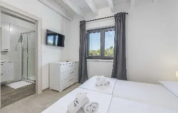 6-Bedroom Villa with Private Pool in Pomer