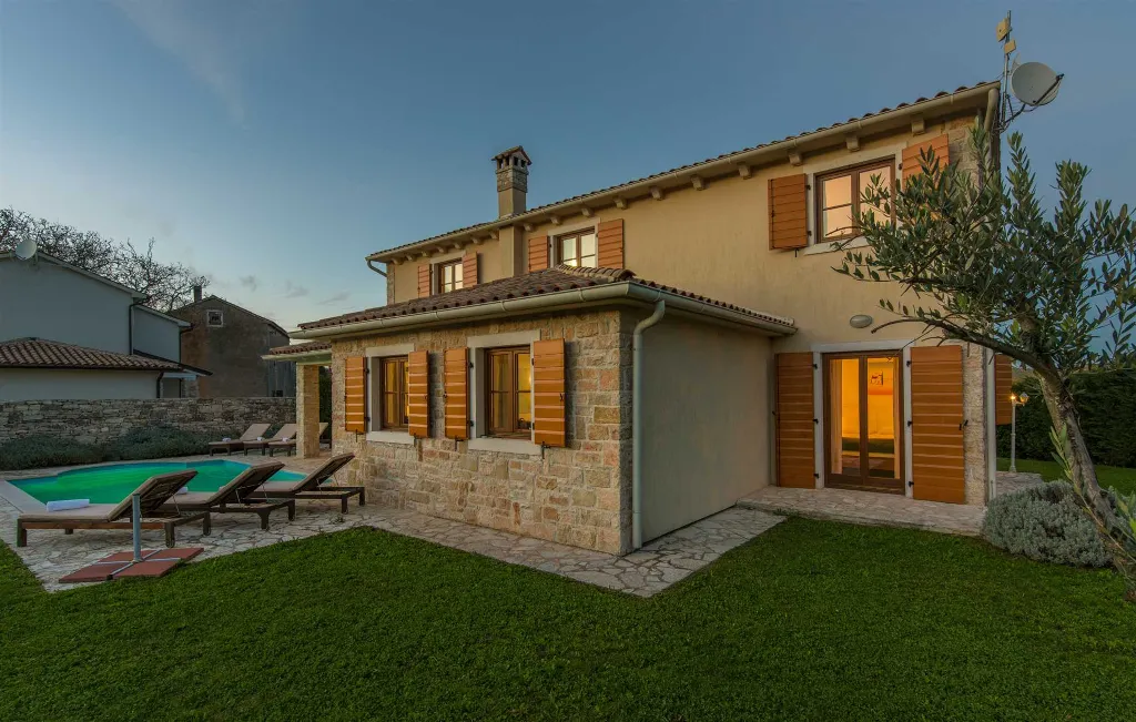 4-Bedroom Villa for 10 Guests in Barban, Croatia