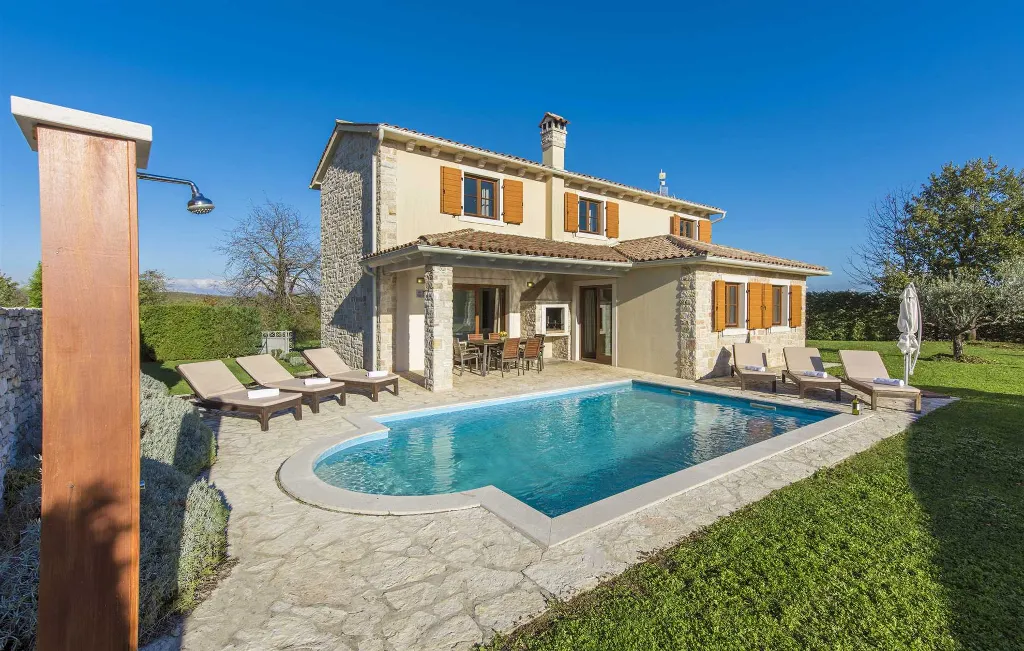 4-Bedroom Villa for 10 Guests in Barban, Croatia
