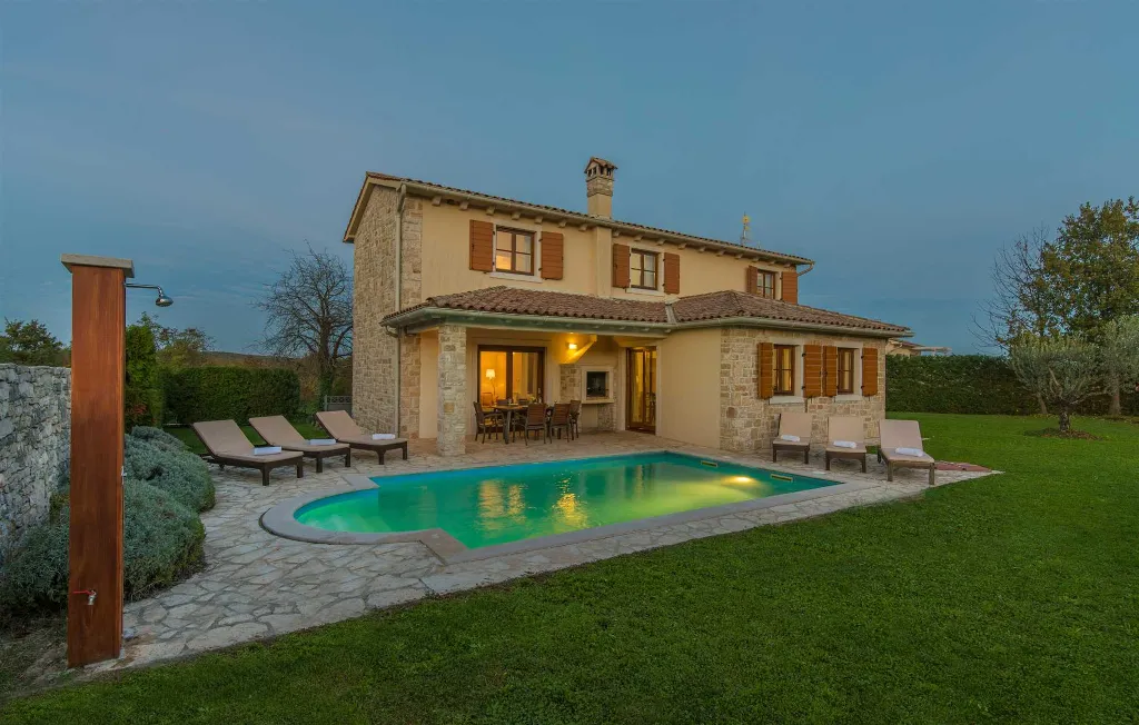 4-Bedroom Villa for 10 Guests in Barban, Croatia