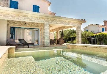 3-Bedroom Villa with Private Pool and Sea View in Tar