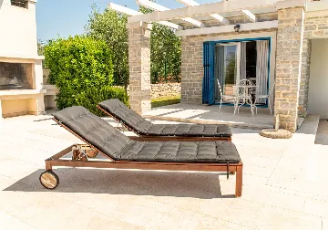 3-Bedroom Villa with Private Pool and Sea View in Tar