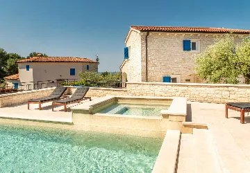 3-Bedroom Villa with Private Pool and Sea View in Tar