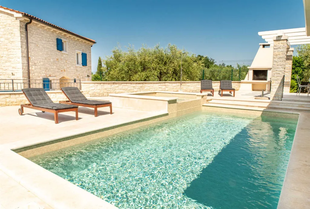 3-Bedroom Villa with Private Pool and Sea View in Tar