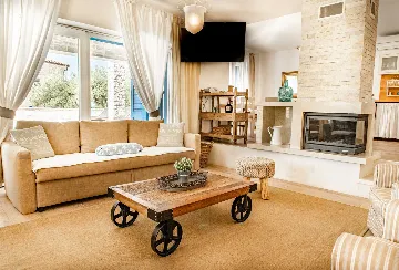 3-Bedroom Villa with Private Pool and Sea View in Tar