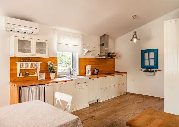 3-Bedroom Villa with Private Pool and Sea View in Tar