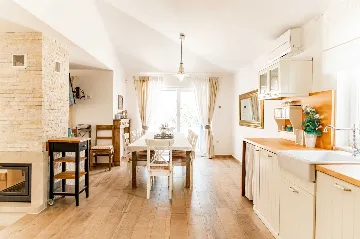 3-Bedroom Villa with Private Pool and Sea View in Tar