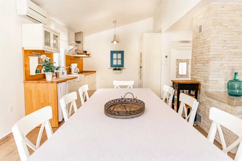 3-Bedroom Villa with Private Pool and Sea View in Tar