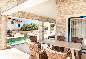 3-Bedroom Villa with Private Pool and Sea View in Tar